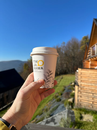 Kubek papierowy 300 ml z pokrywką, nadruk TW JA KAWA i motywy roślinne na białym tle