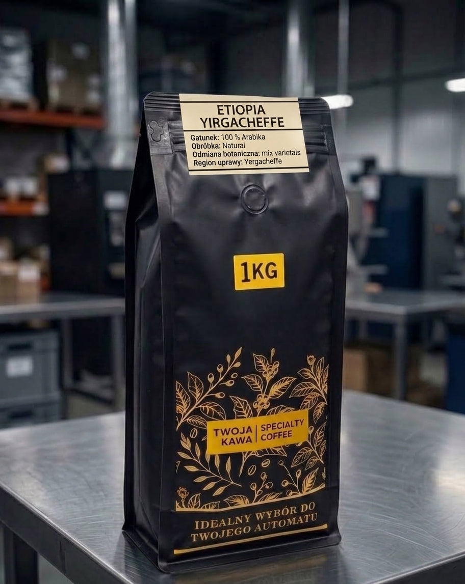 Kawa ziarnista 1KG w czarnym worku z napisem Etiopia Yirgacheffe i złotym motywem.